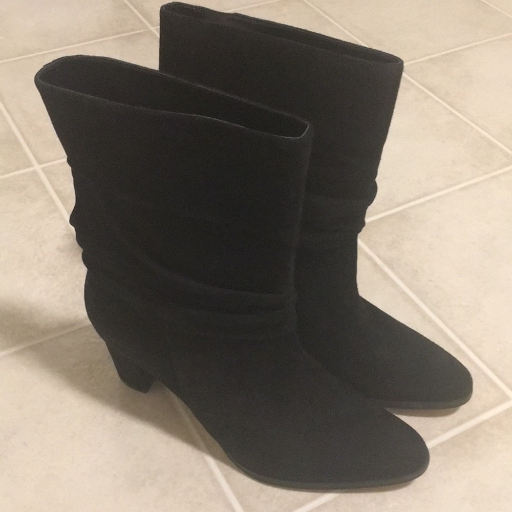 Ivanka Trump Black Suede Boots. 8M. GUC.